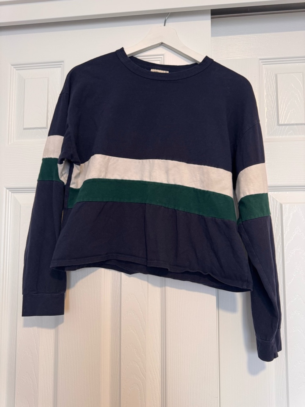 ‘Live in the moment’ Crop Navy Long-Sleeve Tee